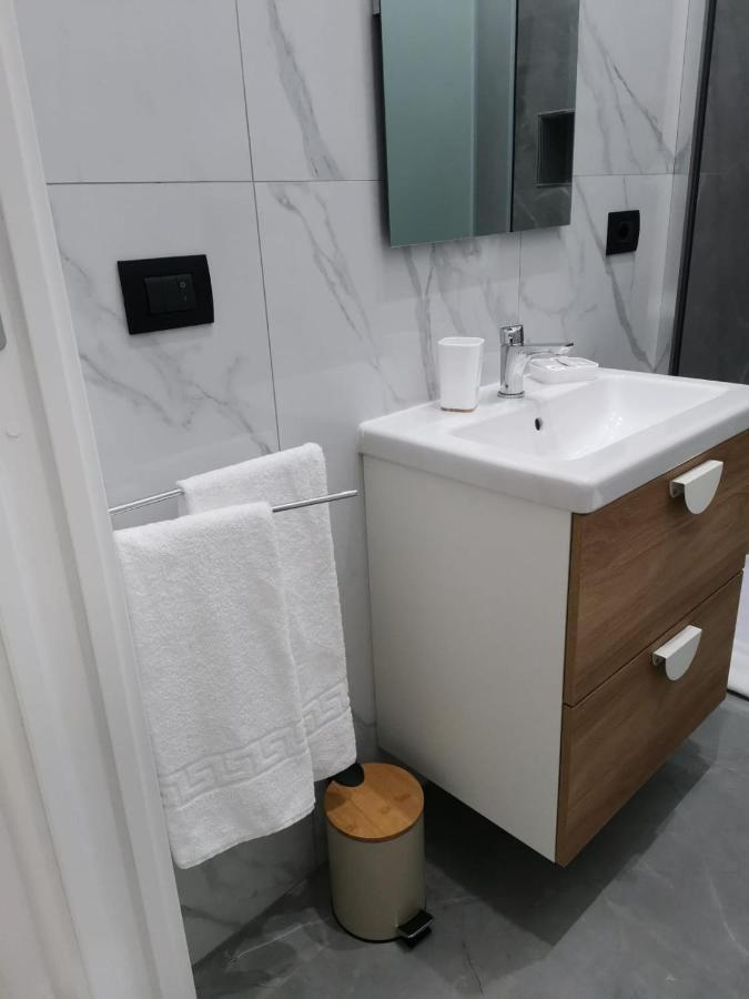 Dg Lovely Home Наполи Екстериор снимка